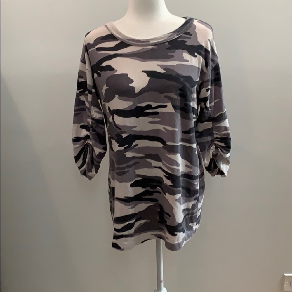 SPLENDID - Maternity Camo Sweatshirt! - Picture 4 of 7